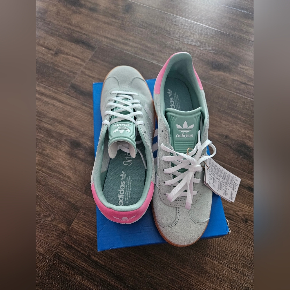 Adidas gazelle shoes size US 6 Big kids